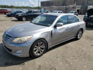 2013 Hyundai Genesis 3.8L with VIN KMHGC4DD9DU233847, listed as a Copart auction lot 72524094 with 192,835 mi miles and Clean title. Bid and sale history available at DreamBid. Image 1.