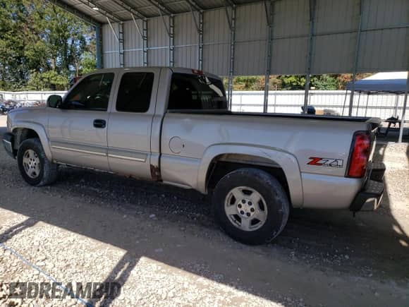 ✅ 2005 Chevrolet Silverado 1500 Z71 • VIN: 1GCEK19B75E118289 • Lot: 72653704. Wystawiony na Copart z przebiegiem 332 872 mil mil. Skorzystaj z bezpłatnego archiwum sprzedaży aukcyjnych z USA i zobacz szczegółowy raport historii pojazdu na DreamBid. Zdjęcie 2.