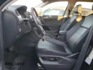 ✅ 2020 Volkswagen Tiguan SE • VIN: 3VV3B7AX8LM024237 • Lot: 90944255. Wystawiony na Copart z przebiegiem 72 197 mil. Bezpłatny archiwum sprzedaży aukcyjnych z USA i szczegółowy raport historii pojazdu na DreamBid. Zdjęcie 7.