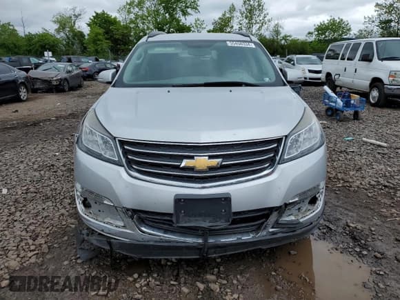 ✅ 2017 Chevrolet Traverse LT • VIN: 1GNKRGKD8HJ348701 • Lot: 55450334. Wystawiony na Copart z przebiegiem 92 522 mil. Bezpłatny archiwum sprzedaży aukcyjnych z USA i szczegółowy raport historii pojazdu na DreamBid. Zdjęcie 5.