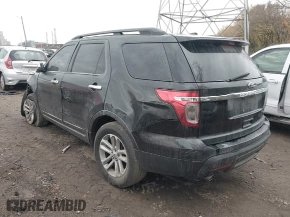 ✅ 2015 Ford Explorer • VIN: 1FM5K8B86FGA16474 • Lot: 40575399. Wystawiony na IAAI z przebiegiem 184 516 mil. Bezpłatny archiwum sprzedaży aukcyjnych z USA i szczegółowy raport historii pojazdu na DreamBid. Zdjęcie 3.