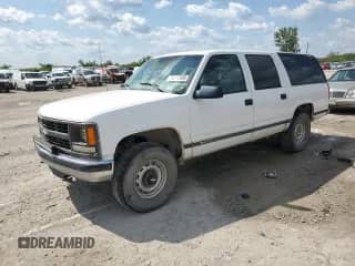 1999 Chevrolet Suburban z VIN 3GNFK16R4XG157916, wystawiony jako Copart lot #56117335 z przebiegiem 188 830 mil mil oraz Czysty tytuł • Clean title. Historia ofert i sprzedaży dostępna na DreamBid. Obrazek 1.