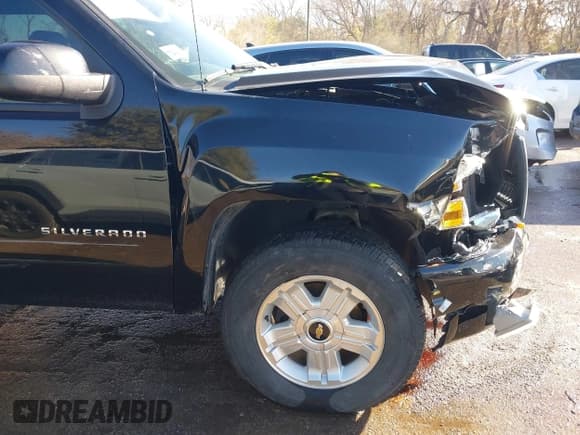 ✅ 2011 Chevrolet Silverado 1500 LTZ • VIN: 3GCPKTE31BG317877 • Lot: 43576207. Wystawiony na IAAI z przebiegiem 202 926 mil. Bezpłatny archiwum sprzedaży aukcyjnych z USA i szczegółowy raport historii pojazdu na DreamBid. Zdjęcie 18.