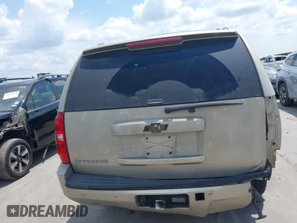 ✅ 2013 Chevrolet Suburban LT • VIN: 1GNSCJE06DR121770 • Lot: 43074095. Wystawiony na IAAI z przebiegiem 240 775 mil. Bezpłatny archiwum sprzedaży aukcyjnych z USA i szczegółowy raport historii pojazdu na DreamBid. Zdjęcie 17.