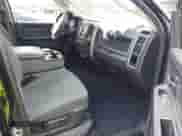 2018 Ram 1500 Tradesman z VIN 1C6RR6FG9JS195131, wystawiony jako IAAI lot #42112722 z przebiegiem 76 030 mil mil oraz . Historia ofert i sprzedaży dostępna na DreamBid. Obrazek 5.