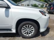 ✅ 2014 Lexus GX 460 • VIN: JTJBM7FXXE5085172 • Lot: 42576414. Wystawiony na IAAI z przebiegiem 167 298 mil. Bezpłatny archiwum sprzedaży aukcyjnych z USA i szczegółowy raport historii pojazdu na DreamBid. Zdjęcie 17.