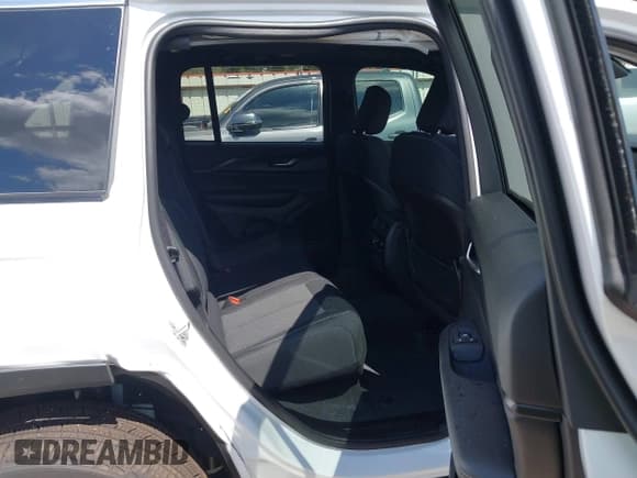 ✅ 2025 Jeep Grand Cherokee Laredo • VIN: 1C4RJHAG6SC306653 • Lot: 43183120. Listed on IAAI with 595 mi. Free auction sales archive from the USA and detailed vehicle history report at DreamBid. Image 8.