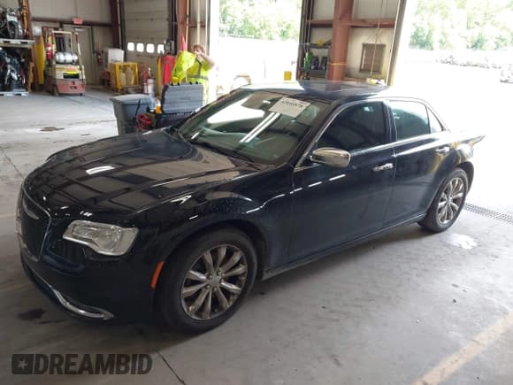 ✅ 2017 Chrysler 300 C • VIN: 2C3CCAKGXHH571267 • Lot: 42846878. Wystawiony na IAAI z przebiegiem 92 333 mil. Bezpłatny archiwum sprzedaży aukcyjnych z USA i szczegółowy raport historii pojazdu na DreamBid. Zdjęcie 2.