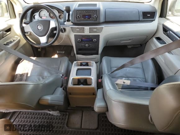 ✅ 2009 Volkswagen Routan SEL • VIN: 2V8HW54X59R601482 • Lot: 68299245. Listed on Copart with 179,564 mi. Free auction sales archive from the USA and detailed vehicle history report at DreamBid. Image 8.