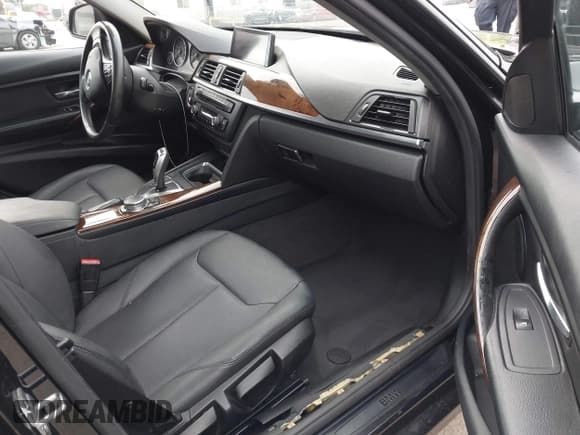 ✅ 2015 BMW 3 Series 320i • VIN: WBA3B1G50FNT06932 • Лот: 43301260. Опубликован ранее на IAAI с пробегом 101 305 миль. Бесплатный доступ к архиву аукционных продаж из США и подробный отчёт об истории автомобиля на DreamBid. Изображение 5.