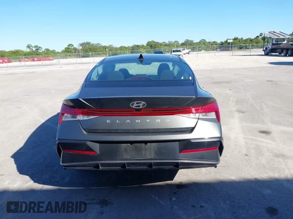 ✅ 2025 Hyundai Elantra SEL Convenience • VIN: KMHLS4DG8SU870687 • Лот: 43585085. Опубликован ранее на IAAI с пробегом 30 077 миль. Бесплатный доступ к архиву аукционных продаж из США и подробный отчёт об истории автомобиля на DreamBid. Изображение 15.