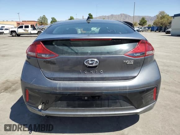 ✅ 2018 Hyundai Ioniq Blue • VIN: KMHC65LCXJU065474 • Lot: 71411294. Wystawiony na Copart z przebiegiem 62 366 mil. Bezpłatny archiwum sprzedaży aukcyjnych z USA i szczegółowy raport historii pojazdu na DreamBid. Zdjęcie 6.