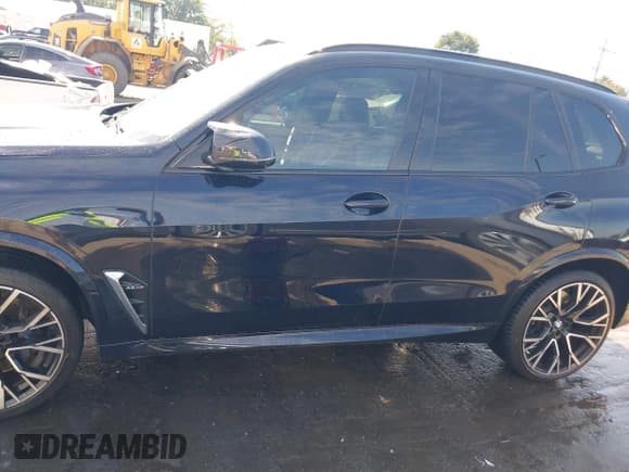✅ 2021 BMW X5 M • VIN: 5YMJU0C01M9E49090 • Lot: 43231982. Listed on IAAI with 30,337 mi. Free auction sales archive from the USA and detailed vehicle history report at DreamBid. Image 14.