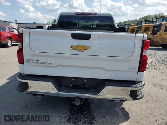 ✅ 2024 Chevrolet Silverado 1500 LTZ • VIN: 2GCUDGED1R1272617 • Лот: 64769255. Опубликован ранее на Copart с пробегом Не указан. Бесплатный доступ к архиву аукционных продаж из США и подробный отчёт об истории автомобиля на DreamBid. Изображение 6.