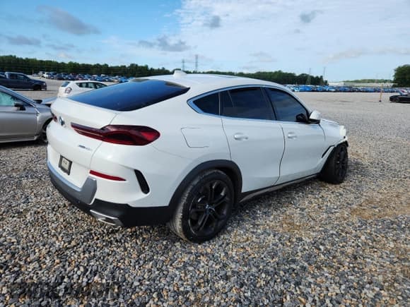 ✅ 2023 BMW X6 xDrive40i • VIN: 5UXCY6C06P9N58248 • Лот: 64719515. Опубликован ранее на Copart с пробегом Не указан. Бесплатный доступ к архиву аукционных продаж из США и подробный отчёт об истории автомобиля на DreamBid. Изображение 3.