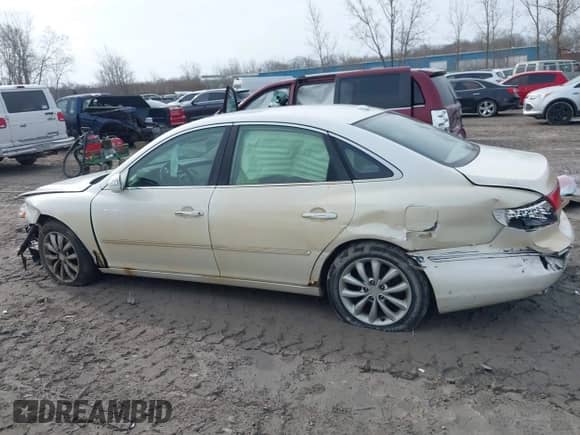 2008 Hyundai Azera Limited с VIN KMHFC46F18A306212, выставлен на аукционе IAAI как лот 42025792 с пробегом 230 350 миль миль и . История ставок и продаж доступна на DreamBid. Изображение 14.