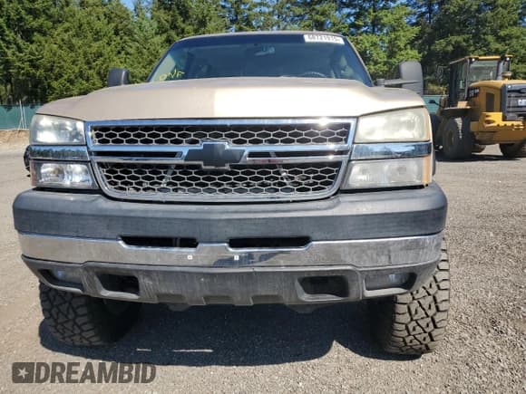 ✅ 2006 Chevrolet Silverado 2500HD LT3 • VIN: 1GCHK23D86F200833 • Лот: 81657075. Опубликован ранее на Copart с пробегом 153 817 миль. Бесплатный доступ к архиву аукционных продаж из США и подробный отчёт об истории автомобиля на DreamBid. Изображение 5.