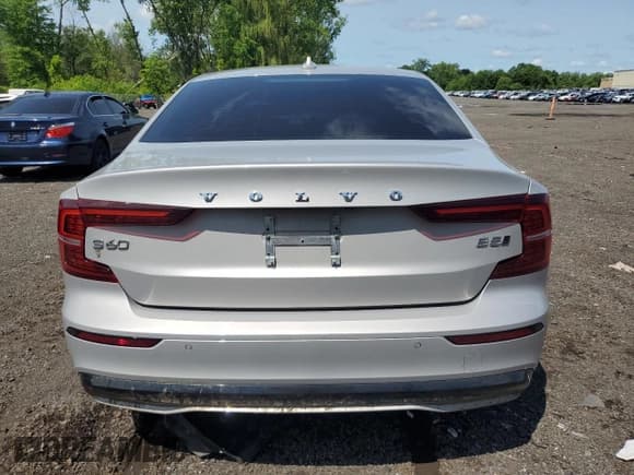 ✅ 2024 Volvo S60 Core Dark Theme • VIN: 7JRL12TK5RG324263 • Lot: 58593145. Listed on Copart with 17,415 mi. Free auction sales archive from the USA and detailed vehicle history report at DreamBid. Image 6.