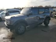 ✅ 2024 Ford Bronco Big Bend • VIN: 1FMDE7BH6RLA69944 • Лот: 90622355. Опубликован ранее на Copart с пробегом 5 673 миль. Бесплатный доступ к архиву аукционных продаж из США и подробный отчёт об истории автомобиля на DreamBid. Изображение 1.