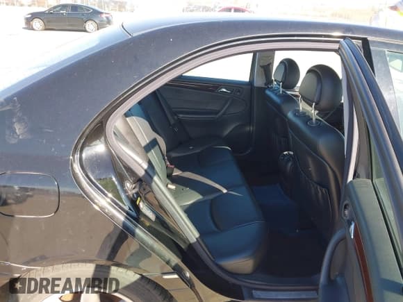 ✅ 2003 Mercedes-Benz C 240 • VIN: WDBRF61J83A475893 • Lot: 43902355. Wystawiony na IAAI z przebiegiem 71 949 mil. Bezpłatny archiwum sprzedaży aukcyjnych z USA i szczegółowy raport historii pojazdu na DreamBid. Zdjęcie 8.