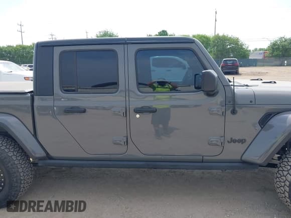 ✅ 2021 Jeep Gladiator Sport S • VIN: 1C6JJTAM1ML607525 • Lot: 41941550. Wystawiony na IAAI z przebiegiem 59 283 mil. Bezpłatny archiwum sprzedaży aukcyjnych z USA i szczegółowy raport historii pojazdu na DreamBid. Zdjęcie 13.