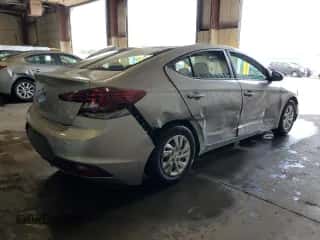 ✅ 2020 Hyundai Elantra SE • VIN: 5NPD74LF6LH556339 • Lot: 71100475. Wystawiony na Copart z przebiegiem 43 297 mil mil. Skorzystaj z bezpłatnego archiwum sprzedaży aukcyjnych z USA i zobacz szczegółowy raport historii pojazdu na DreamBid. Zdjęcie 3.