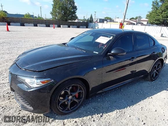 ✅ 2018 Alfa Romeo Giulia Ti Sport • VIN: ZARFAEEN4J7574429 • Лот: 43158939. Опубликован ранее на IAAI с пробегом 73 350 миль. Бесплатный доступ к архиву аукционных продаж из США и подробный отчёт об истории автомобиля на DreamBid. Изображение 2.