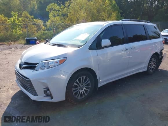 ✅ 2018 Toyota Sienna XLE • VIN: 5TDYZ3DC9JS956753 • Lot: 43255578. Listed on IAAI with 136,045 mi. Free auction sales archive from the USA and detailed vehicle history report at DreamBid. Image 2.