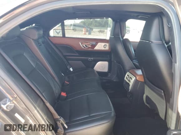 ✅ 2017 Lincoln Continental Black Label • VIN: 1LN6L9BC5H5624321 • Lot: 53418955. Listed on Copart with 132,564 mi. Free auction sales archive from the USA and detailed vehicle history report at DreamBid. Image 10.