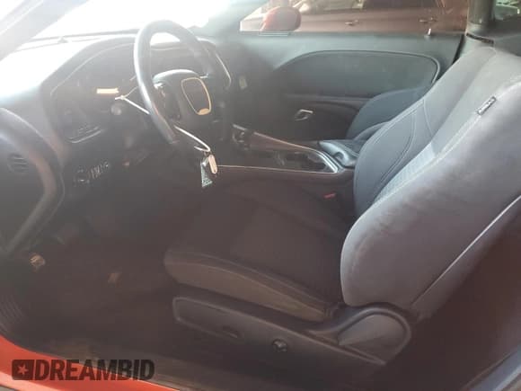 ✅ 2018 Dodge Challenger SXT • VIN: 2C3CDZAG4JH224052 • Lot: 69093355. Wystawiony na Copart z przebiegiem 102 512 mil. Bezpłatny archiwum sprzedaży aukcyjnych z USA i szczegółowy raport historii pojazdu na DreamBid. Zdjęcie 7.