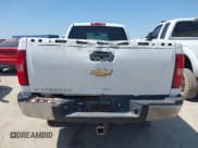 ✅ 2010 Chevrolet Silverado 2500HD • VIN: 1GC5CVBG2AZ222556 • Lot: 41948331. Wystawiony na IAAI z przebiegiem 213 515 mil. Bezpłatny archiwum sprzedaży aukcyjnych z USA i szczegółowy raport historii pojazdu na DreamBid. Zdjęcie 16.