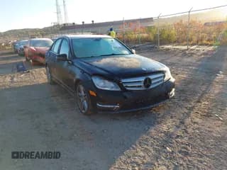 ✅ 2013 Mercedes-Benz C 300 Sport • VIN: WDDGF8AB7DR244098 • Lot: 43525571. Wystawiony na IAAI z przebiegiem 63 632 mil. Bezpłatny archiwum sprzedaży aukcyjnych z USA i szczegółowy raport historii pojazdu na DreamBid. Zdjęcie 1.
