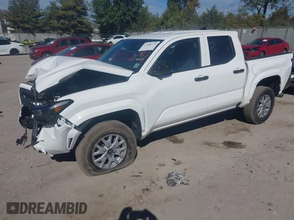 ✅ 2024 Toyota Tacoma SR • VIN: 3TYKD5HNXRT012357 • Lot: 43480271. Wystawiony na IAAI z przebiegiem 13 120 mil. Bezpłatny archiwum sprzedaży aukcyjnych z USA i szczegółowy raport historii pojazdu na DreamBid. Zdjęcie 18.