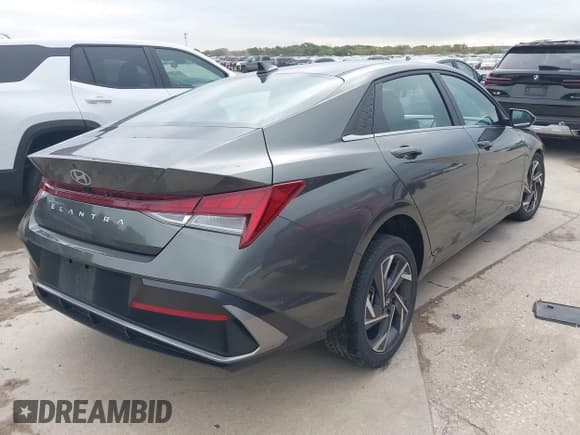 ✅ 2025 Hyundai Elantra SEL Convenience • VIN: KMHLS4DG5SU974859 • Lot: 43527412. Listed on IAAI with 18,439 mi. Free auction sales archive from the USA and detailed vehicle history report at DreamBid. Image 4.