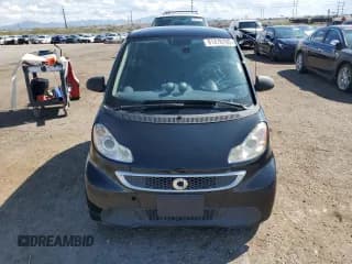 ✅ 2016 Smart fortwo Passion • VIN: WMEEJ9AA6GK843098 • Lot: 81476785. Wystawiony na Copart z przebiegiem Nie podano. Bezpłatny archiwum sprzedaży aukcyjnych z USA i szczegółowy raport historii pojazdu na DreamBid. Zdjęcie 5.