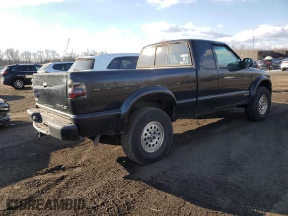 2001 Chevrolet S-10 LS ZR2 с VIN 1GCCT19W318206255, выставлен на аукционе Copart как лот 42445755 с пробегом 144 450 миль миль и Чистый • Clean title. История ставок и продаж доступна на DreamBid. Изображение 3.