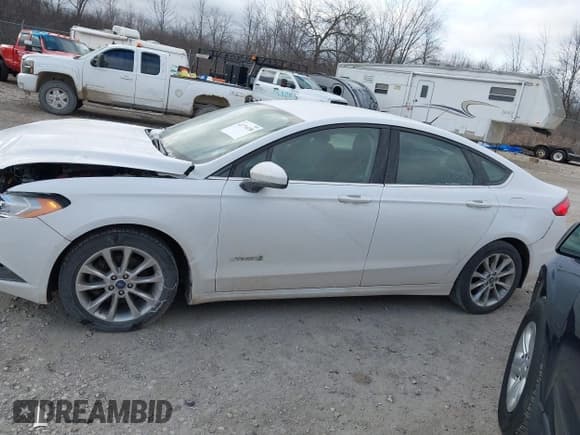 ✅ 2017 Ford Fusion Hybrid SE • VIN: 3FA6P0LU0HR260906 • Лот: 43774158. Опубликован ранее на IAAI с пробегом 138 846 миль. Бесплатный доступ к архиву аукционных продаж из США и подробный отчёт об истории автомобиля на DreamBid. Изображение 14.