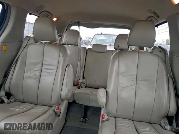 ✅ 2012 Toyota Sienna XLE • VIN: 5TDDK3DC7CS032642 • Lot: 96193415. Listed on Copart with 176,924 mi. Free auction sales archive from the USA and detailed vehicle history report at DreamBid. Image 10.