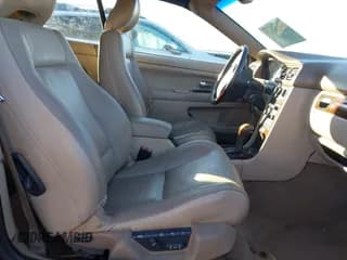 ✅ 2004 Volvo C70 • VIN: YV1NC62DX4J041472 • Лот: 41642747. Опубликован ранее на IAAI с пробегом 117 242 миль. Бесплатный доступ к архиву аукционных продаж из США и подробный отчёт об истории автомобиля на DreamBid. Изображение 5.