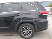 ✅ 2019 Toyota Highlander Hybrid XLE • VIN: 5TDJGRFH4KS054404 • Lot: 42790024. Wystawiony na IAAI z przebiegiem 218 194 mil. Bezpłatny archiwum sprzedaży aukcyjnych z USA i szczegółowy raport historii pojazdu na DreamBid. Zdjęcie 6.