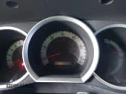 ✅ 2015 Toyota Tacoma PreRunner • VIN: 3TMKU4HN0FM046941 • Lot: 42533553. Wystawiony na IAAI z przebiegiem 123 115 mil. Bezpłatny archiwum sprzedaży aukcyjnych z USA i szczegółowy raport historii pojazdu na DreamBid. Zdjęcie 7.