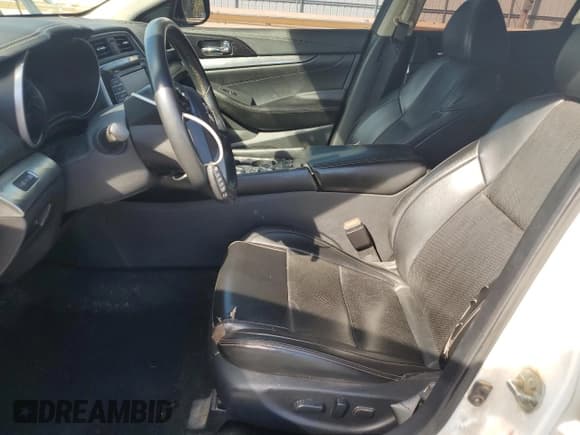 ✅ 2019 Nissan Maxima SL • VIN: 1N4AA6AV4KC369532 • Lot: 82477185. Wystawiony na Copart z przebiegiem 241 349 mil. Bezpłatny archiwum sprzedaży aukcyjnych z USA i szczegółowy raport historii pojazdu na DreamBid. Zdjęcie 7.