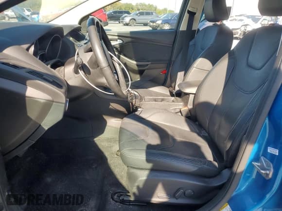 ✅ 2016 Ford Focus SE • VIN: 1FADP3K2XGL249918 • Lot: 93375315. Wystawiony na Copart z przebiegiem 37 759 mil. Bezpłatny archiwum sprzedaży aukcyjnych z USA i szczegółowy raport historii pojazdu na DreamBid. Zdjęcie 7.