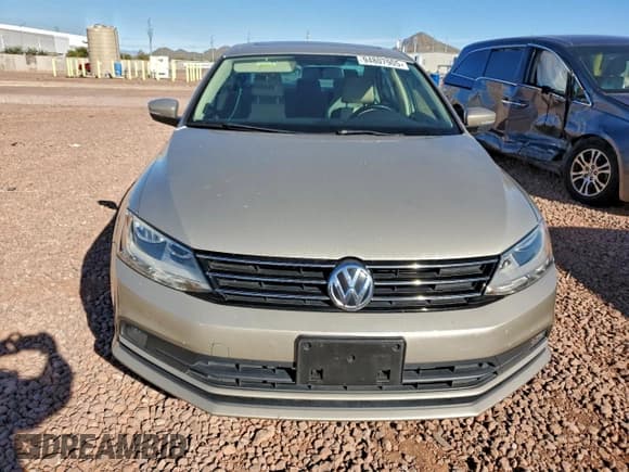 ✅ 2015 Volkswagen Jetta SEL • VIN: 3VWL07AJ2FM318069 • Лот: 94807905. Опубликован ранее на Copart с пробегом 111 276 миль. Бесплатный доступ к архиву аукционных продаж из США и подробный отчёт об истории автомобиля на DreamBid. Изображение 5.