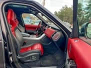 ✅ 2020 Land Rover Range Rover Sport SVR • VIN: SALWZ2RE7LA712894 • Lot: 96376195. Wystawiony na Copart z przebiegiem 104 769 mil. Bezpłatny archiwum sprzedaży aukcyjnych z USA i szczegółowy raport historii pojazdu na DreamBid. Zdjęcie 5.