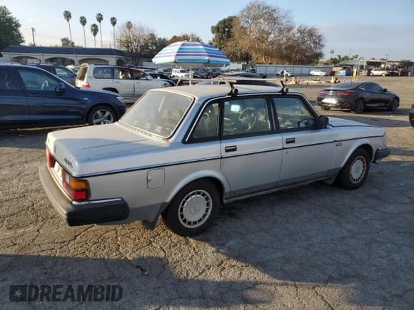 ✅ 1990 Volvo 200 • VIN: YV1AA8844L1393744 • Lot: 89113375. Listed on Copart with 160,178 mi. Free auction sales archive from the USA and detailed vehicle history report at DreamBid. Image 3.