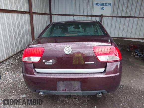 ✅ 2011 Mercury Milan Premier • VIN: 3MEHM0JG6BR605578 • Lot: 42125505. Listed on IAAI with 148,634 mi. Free auction sales archive from the USA and detailed vehicle history report at DreamBid. Image 16.