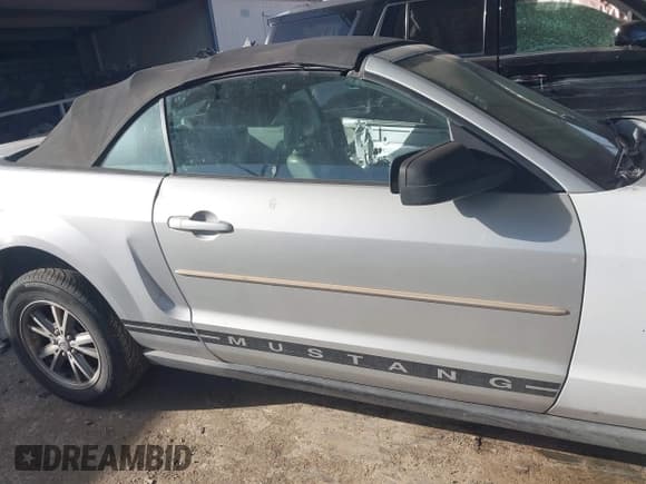 ✅ 2007 Ford Mustang Deluxe • VIN: 1ZVFT84N375205957 • Lot: 41728914. Listed on IAAI with Not provided. Free auction sales archive from the USA and detailed vehicle history report at DreamBid. Image 13.