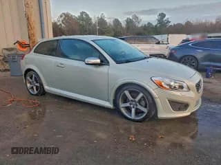 ✅ 2011 Volvo C30 • VIN: YV1672MK0B2239188 • Lot: 94183205. Wystawiony na Copart z przebiegiem 198 148 mil. Bezpłatny archiwum sprzedaży aukcyjnych z USA i szczegółowy raport historii pojazdu na DreamBid. Zdjęcie 4.