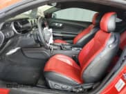 ✅ 2021 Ford Mustang GT Premium • VIN: 1FA6P8CF4M5138966 • Lot: 68619285. Wystawiony na Copart z przebiegiem 49 975 mil. Bezpłatny archiwum sprzedaży aukcyjnych z USA i szczegółowy raport historii pojazdu na DreamBid. Zdjęcie 7.